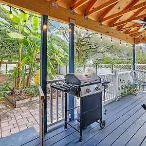 Cozy Canal Hideway Holiday home