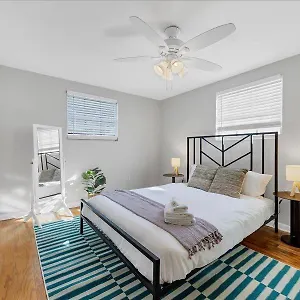 Designed And Cozy 1br With Parking Near Stores Apartment